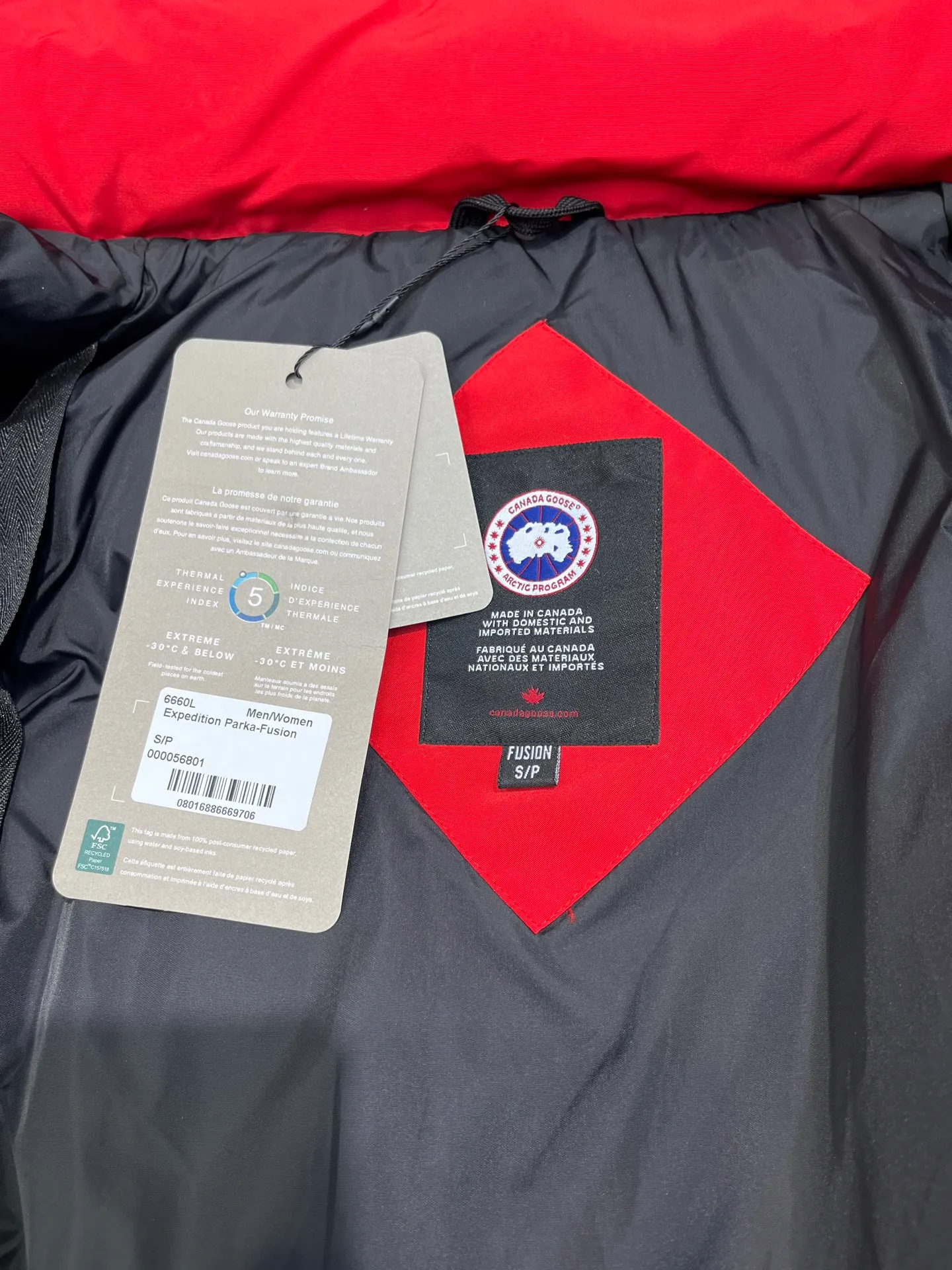 P840 Canada goose🌟 Canada Goose 07 models All in stock, 6 colors, I will never stop stocking this winter All original factory customization All details strictly required have been corrected since the beginning of this year Detachable fur collar! The workmanship and wiring are very straight! A big goose is enough for a winter. Size: 1. 90% white duck down from a conscientious manufacturer (some people brag about their own goose down, please search it on your own. Goose down is warmer and less fluffy than duck down, so good down jackets are all white duck down. There is no such thing as white goose down) 2. Upgraded fabrics with moderate hardness, waterproof, windproof and anti-fouling (Arctic Tech fabrics imported from South Korea are not comparable to fabrics dyed by some small workshops) 3. YKK No. 10 authentic zippers (Japanese customized YKK zipper, silky smooth, not stuck, officially designated) 4. Western Canadian wolf hair (Wolf hair is divided into eastern, central, and western. Western wolf hair is light in color, dense, and has good thermal insulation effect. It is the genuine Canada Goose grade) Let’s analyze and explain some details of the production 1. First, sew the liner and then fill it with down (some small factories and small workshops first fill it with down and then sew) Why? The technology is not up to par and the hardware conditions are not enough! ! ! For this step alone, we need to spend more time and money. 2. Filling the inner tank with down. We are all down filling machines to ensure that the down weight of each pill is the same. There is a video (small factory, small workshop is stuffed by hand). Why? The hardware conditions are not enough. A machine costs more than 100,000 yuan. Small factories simply cannot buy it. This means that the weight of the down in each liner cannot be guaranteed, and the warmth of high-end down jackets cannot be guaranteed. 3. For the needles of the sewing machine, we all use the top-notch No. 7 needles (small factories all use No. 10 needles). The finer the needle, the finer the needle eye, which reduces the risk of velvet and velvet running. 4. Wolf fur collar We are all spliced in whole or in large pieces (small factories mostly use broken pieces) The warmth retention of wolf fur is very good, but the splicing of scraps cannot guarantee the warmth. Color: Black, white, gray camouflage, sci-fi blue camouflage, green camouflage, sky blue, dark blue, cool gray, red. Professional Canada goose producers, we are enough this winter! We would like to sincerely thank everyone who buys our down jackets!  size：xs-xl